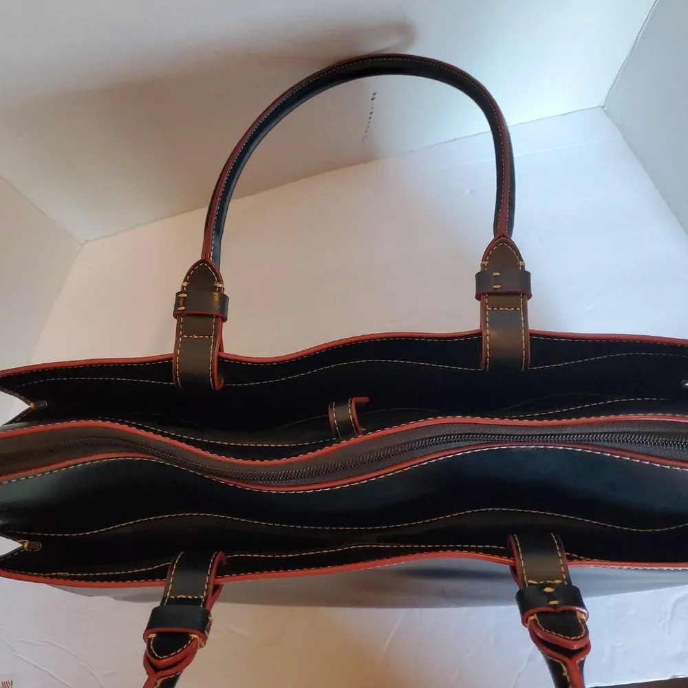 Lotis black laptop